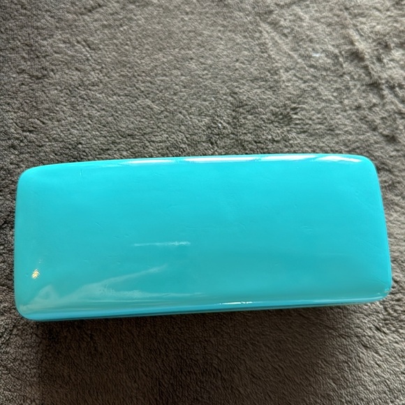 Kate Spade sunglasses, cloth & case. - Picture 9 of 9